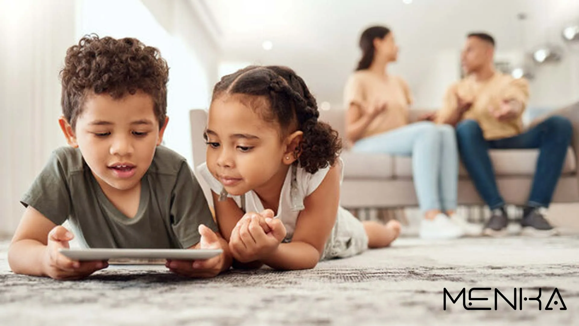 سن مناسب خرید موبایل و تبلت برای کودکان