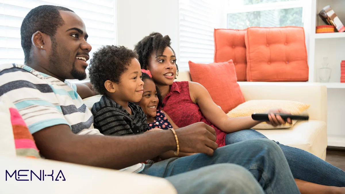 تماشای یک فیلم با خانواده