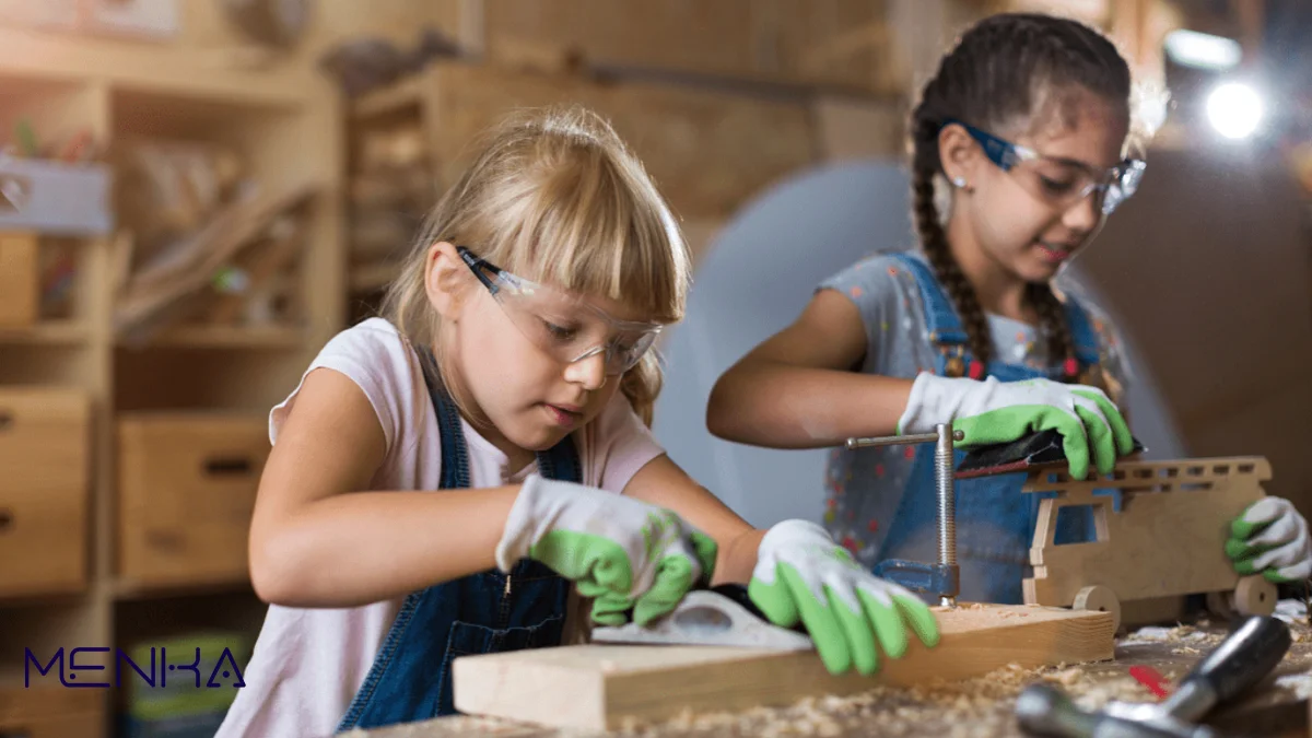 آشنایی کودک با شغل نجاری